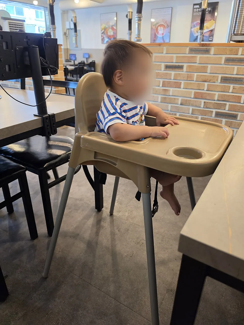 Baby chair and baby dishes set up in advance