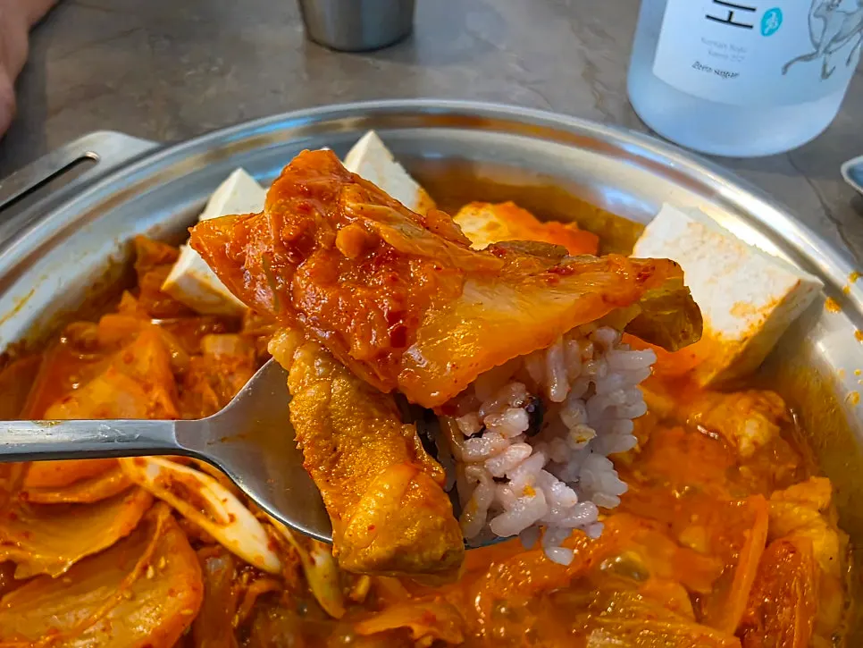 Rice mixed with broth, kimchi, and gim