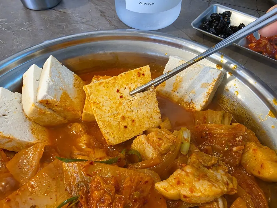 Generous leftover kimchi-jjim and side dishes