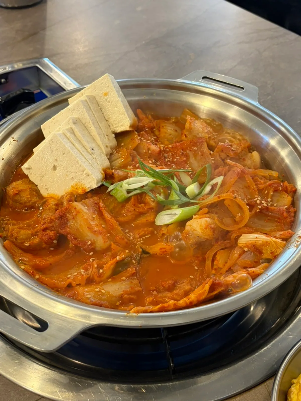 뚝배기에 담긴 삼겹김치찜
