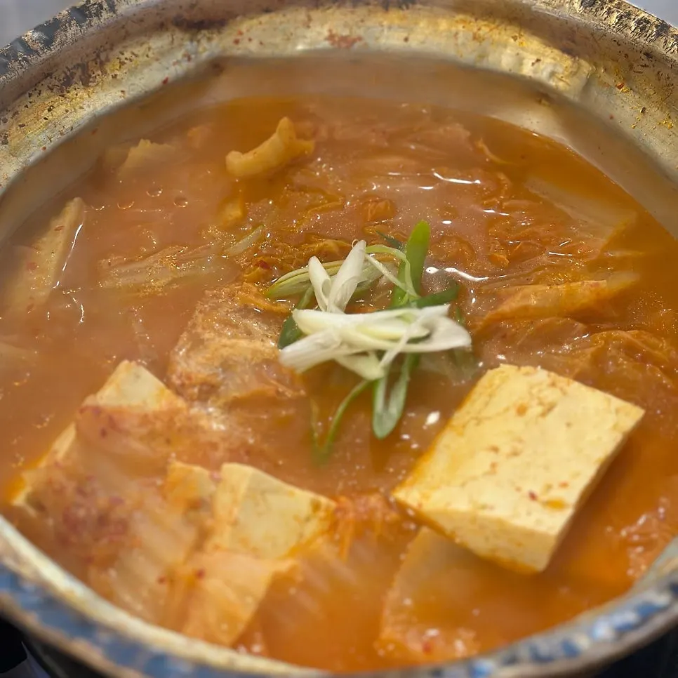 Yangpuni kimchi jjigae served heaping full in a metal bowl