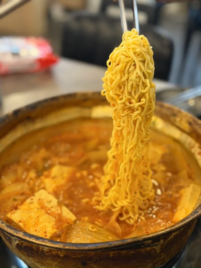 국물이 밴 라면사리