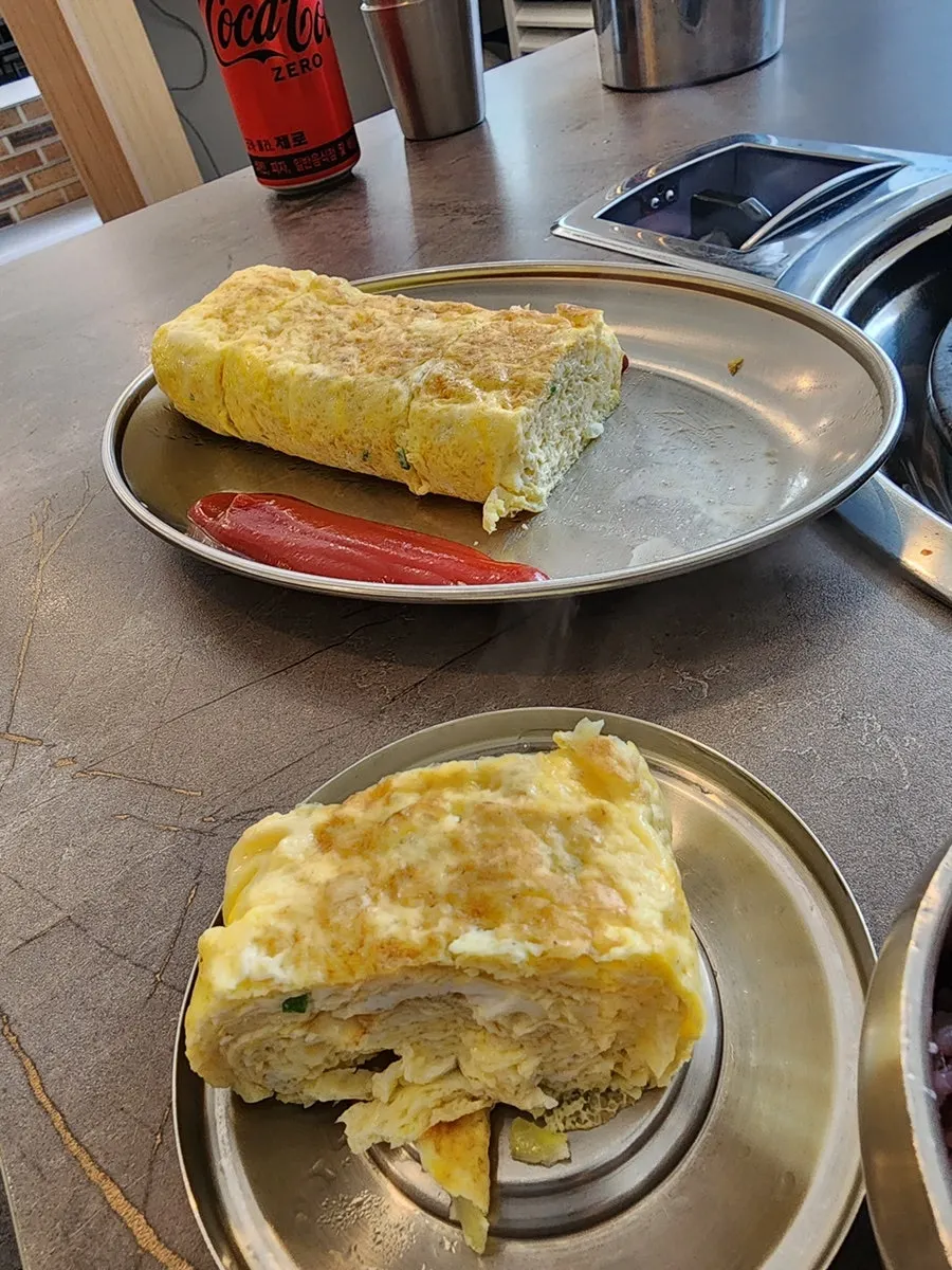 Cross-section of a thick, steaming egg roll