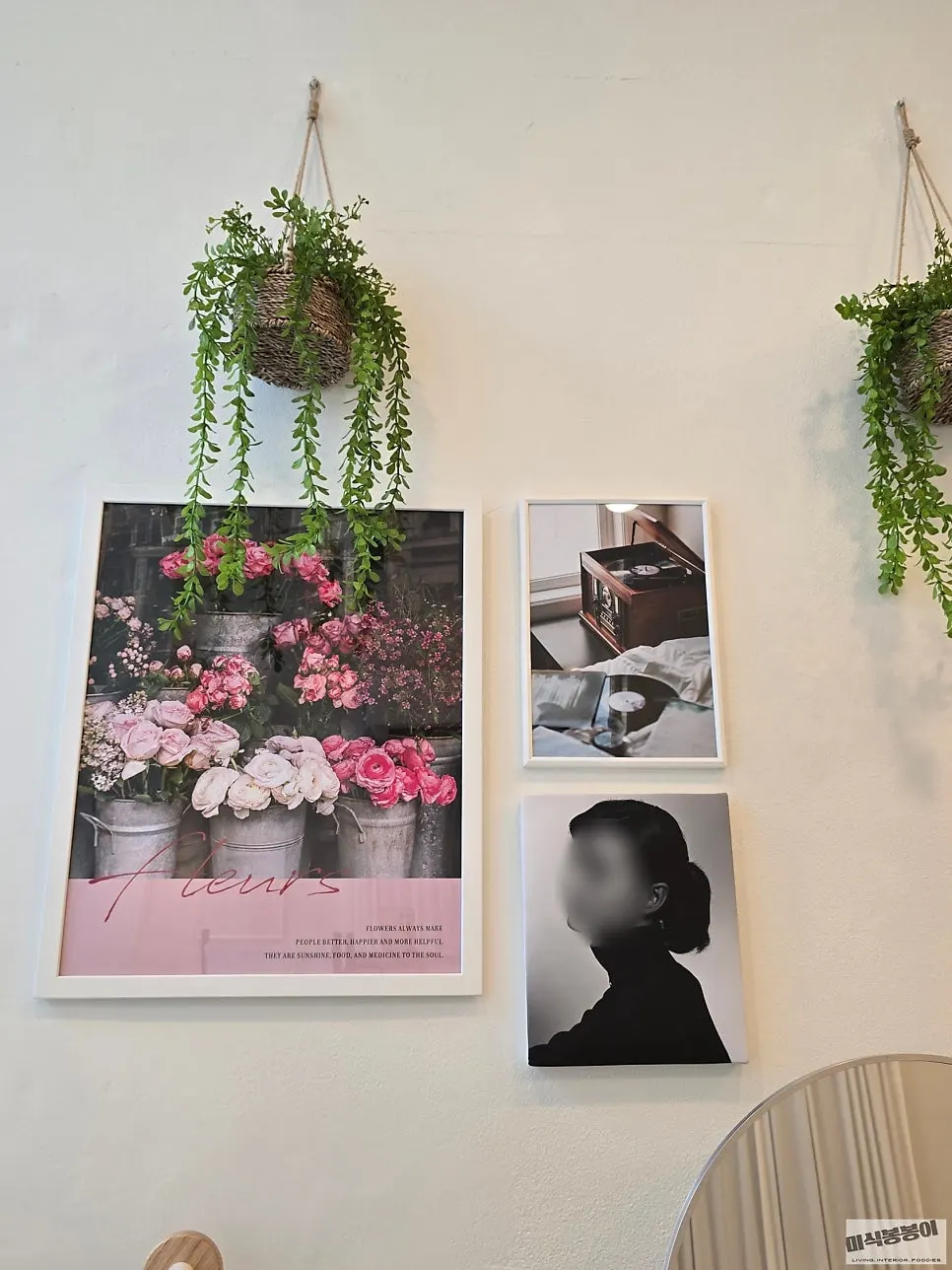 Cute decor pieces in the one-woman studio