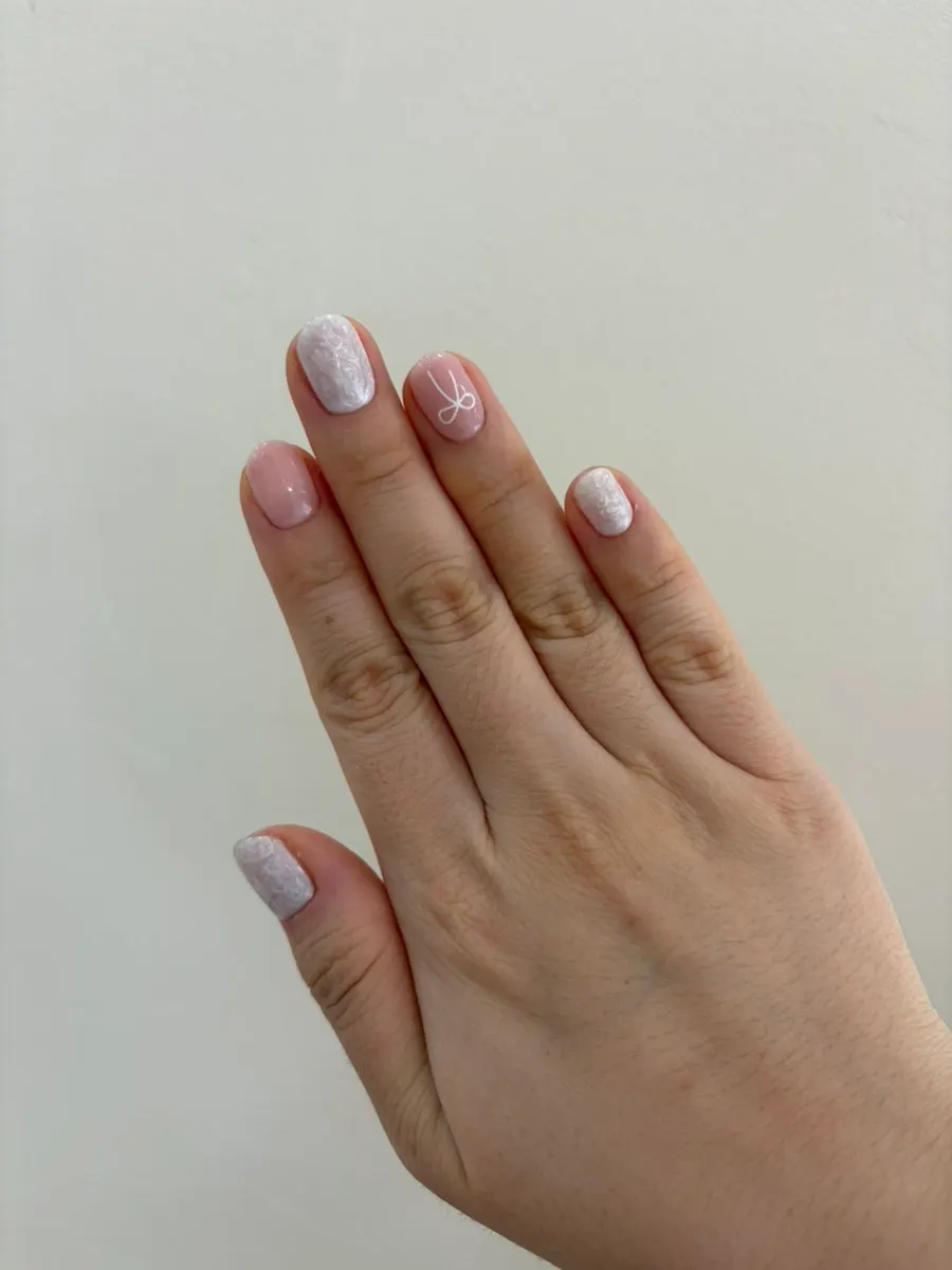 Applying a thin layer of base gel