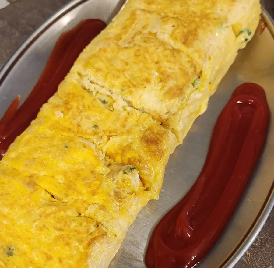 대왕계란말이 한 접시
