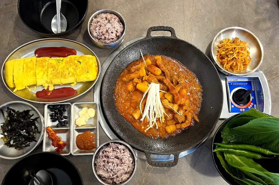 Thick domestic raw pork at Yangpuni Kimchi Jjigae & Samgyeopsal