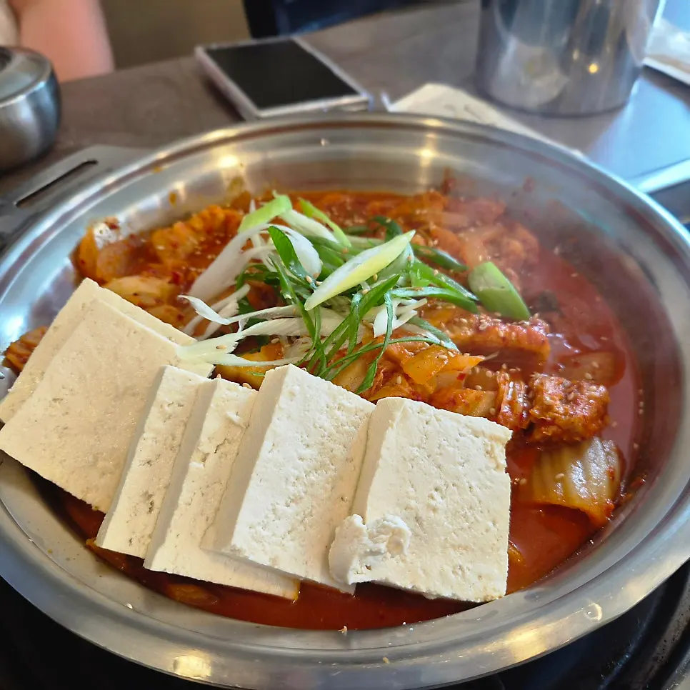 케첩과 함께 나온 두툼한 계란말이