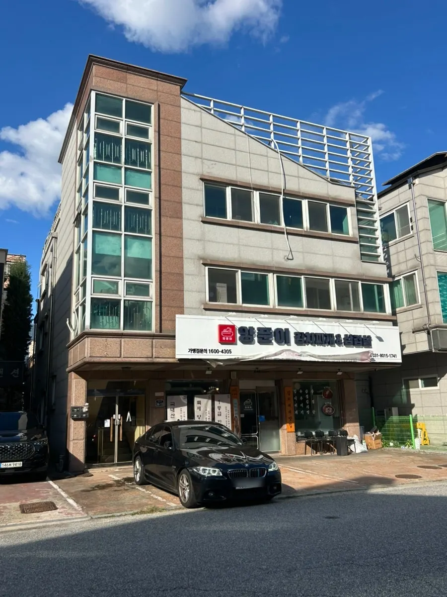 매장 입구에 안내된 영업시간과 브레이크타임