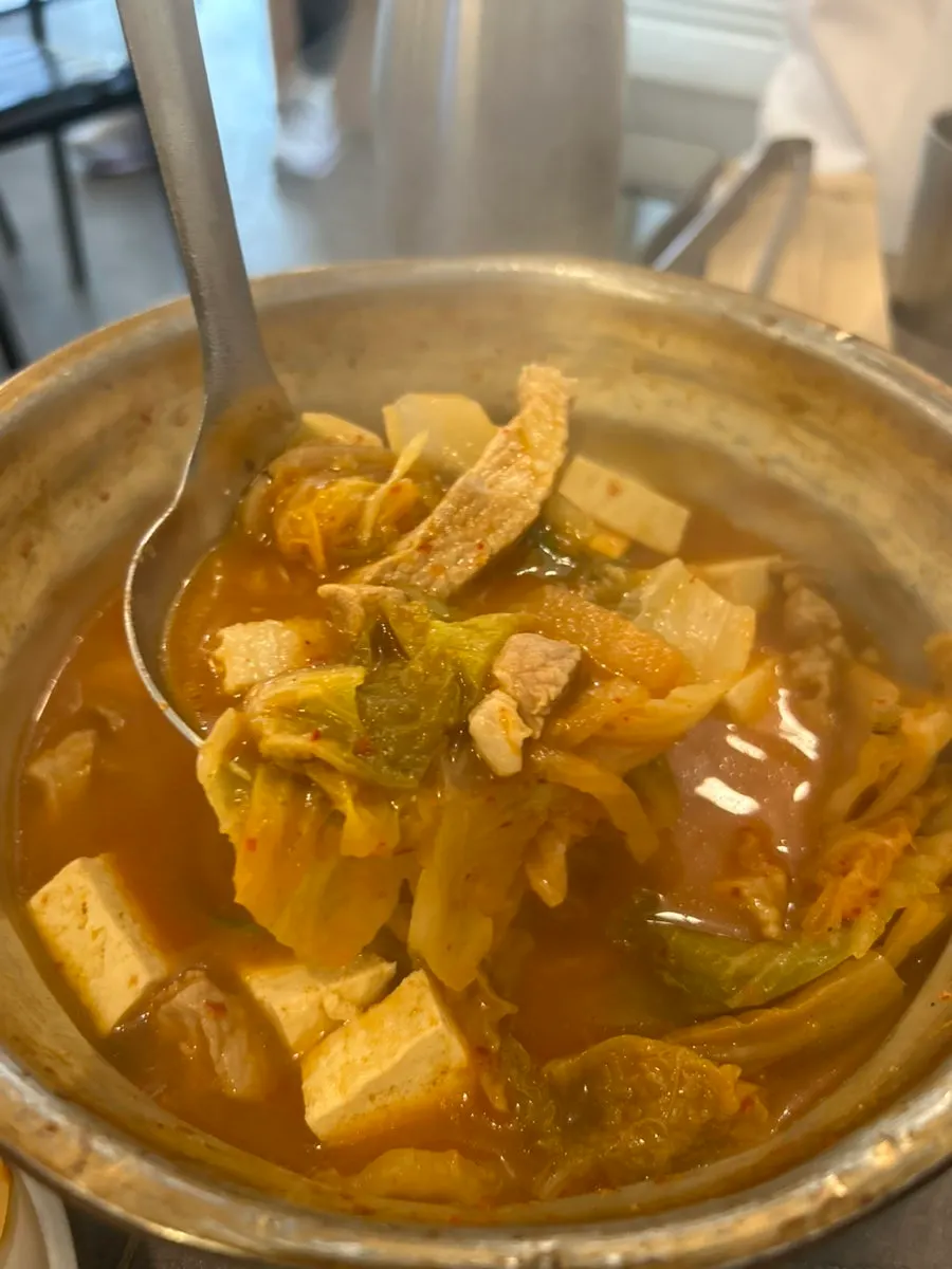 고기와 두부가 들어간 김치찌개 1인분