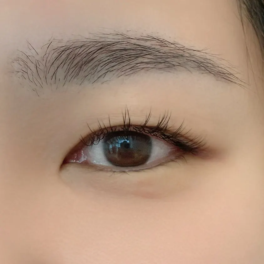 한 올 한 올 붙여가는 속눈썹 연장 과정