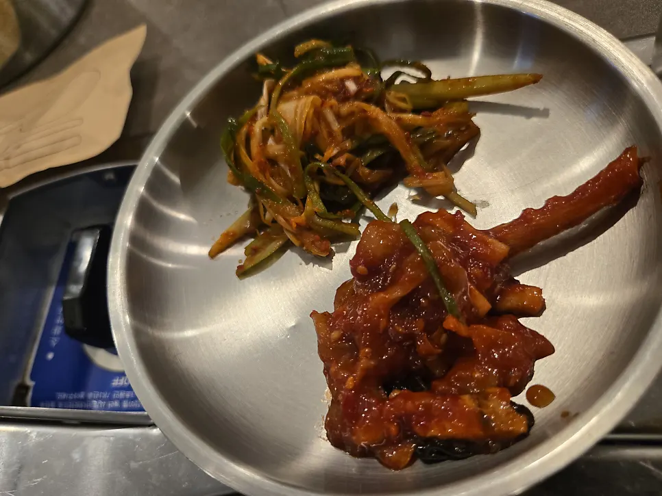 반찬을 담는 셀프바