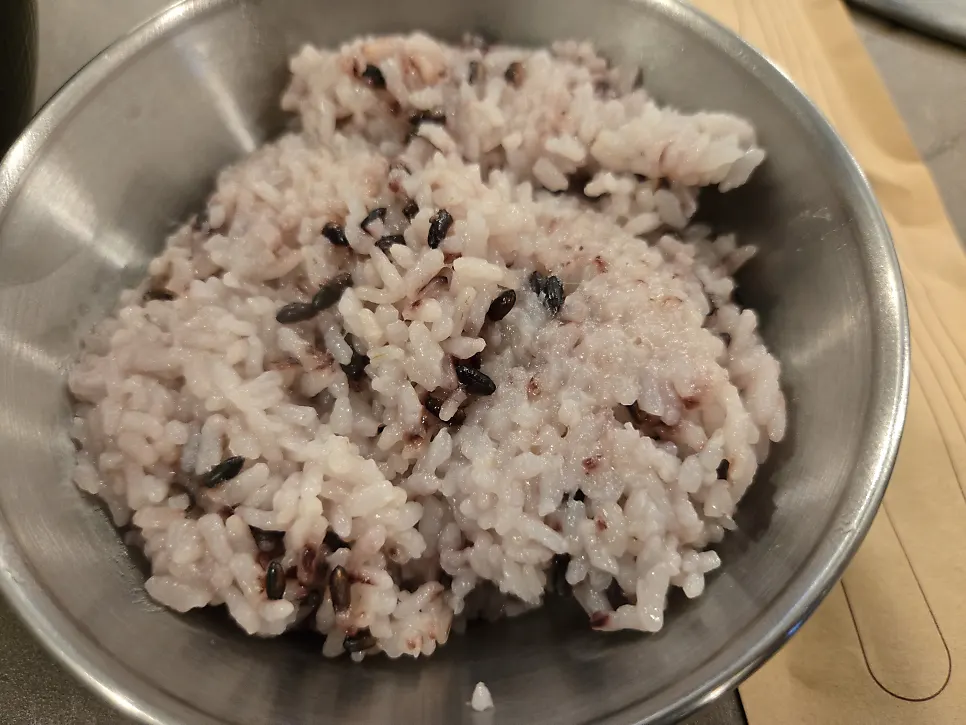 노란색 두툼한 계란말이