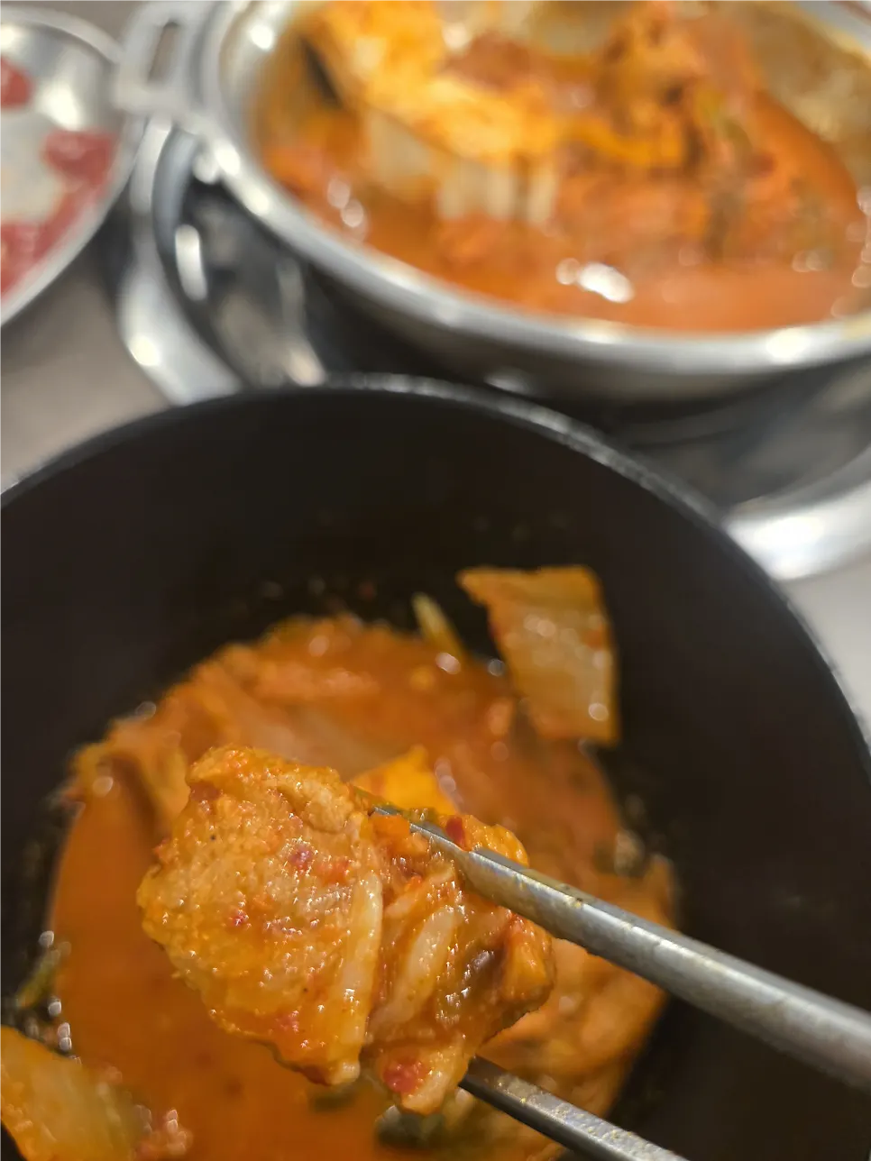 김치찜 속 한돈 고기