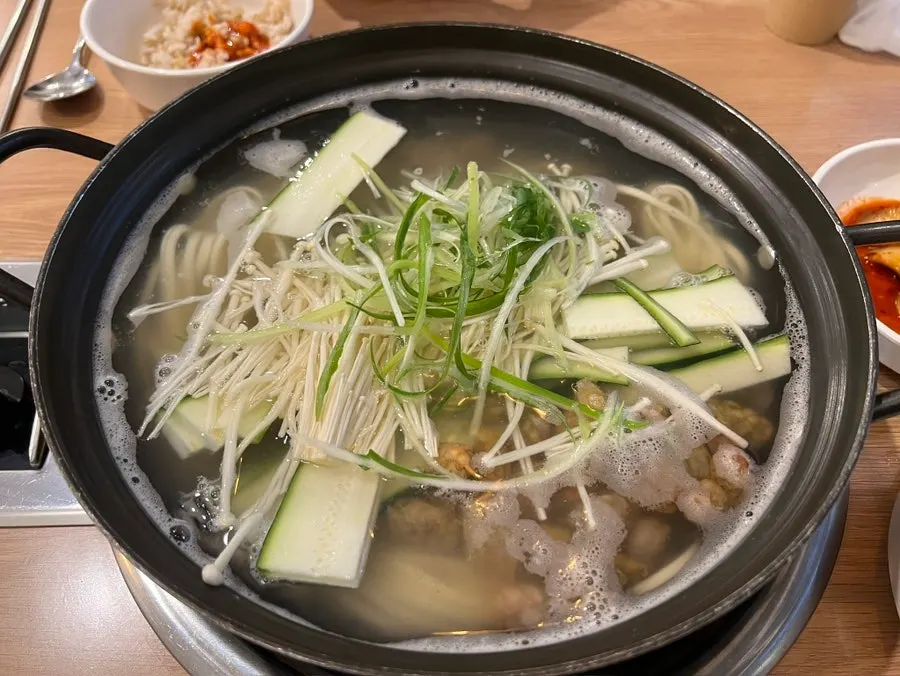 Information on the pufferfish broth at Yubok Haemul Kalguksu
