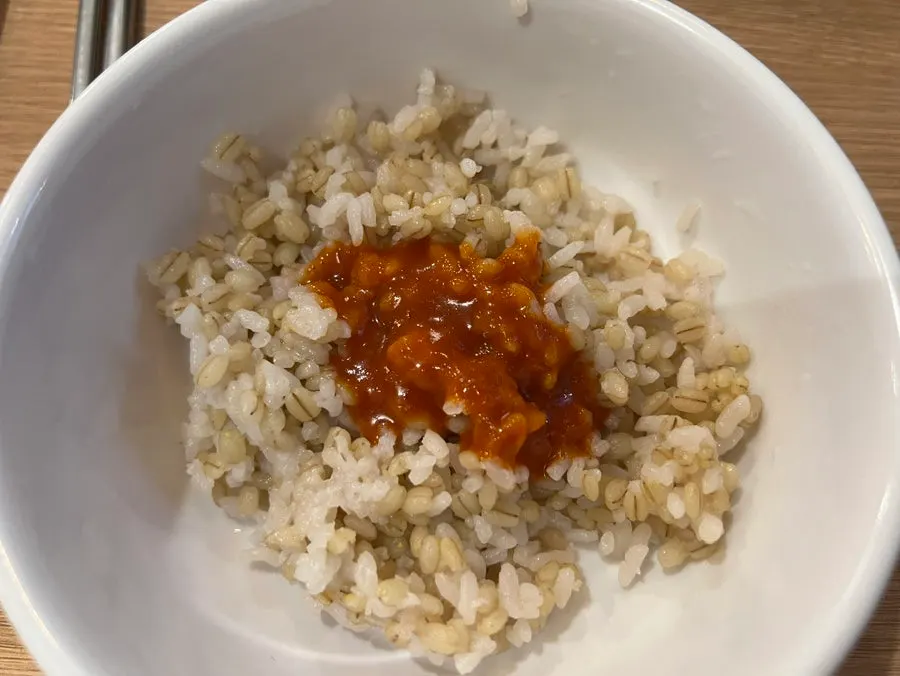 Mukbang screen watched while waiting for the sand timer