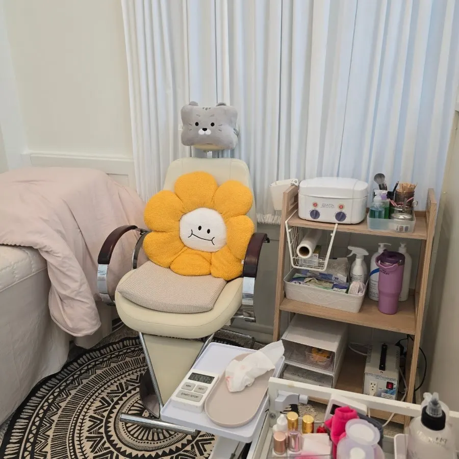 Brow waxing chair with a flower-shaped cushion