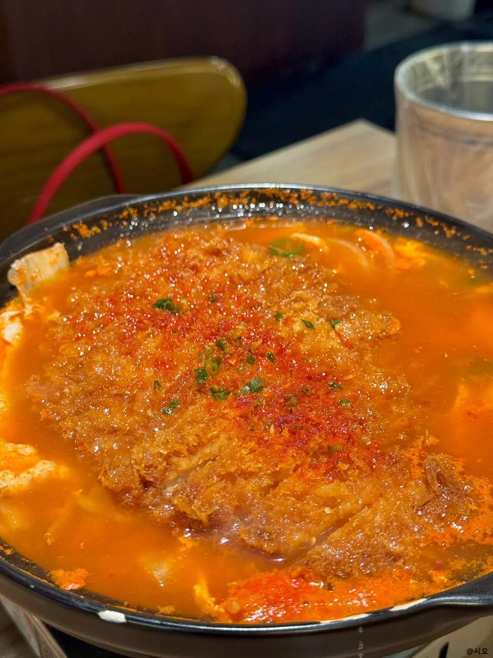 통등심 돈까스가 올라간 묵은지 돈까스 나베