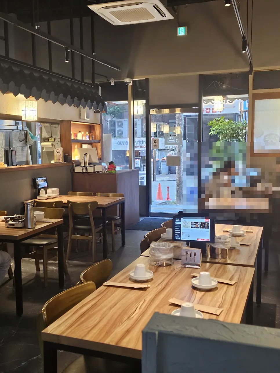 Cozy interior of Jusangnakwon