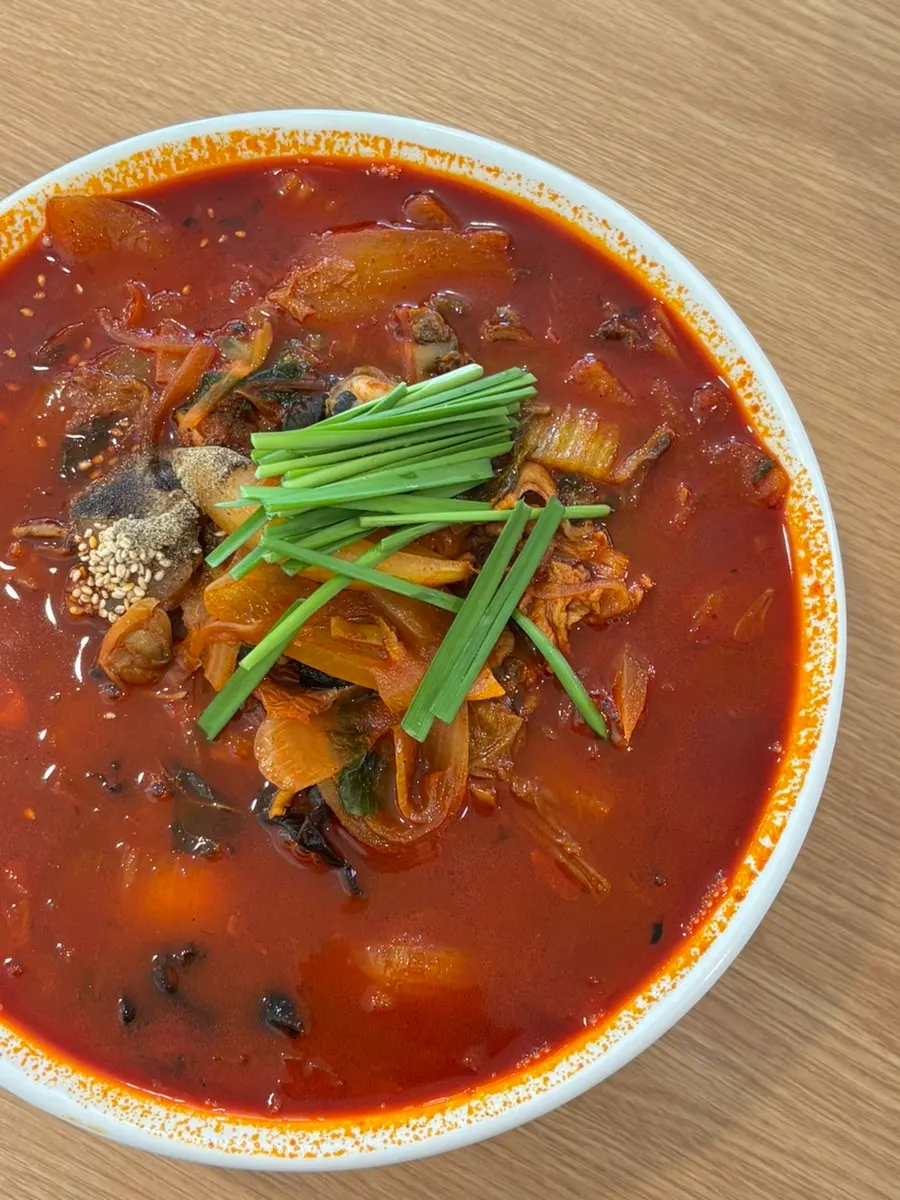 Large level 3 cockle jjamppong served in a big bowl