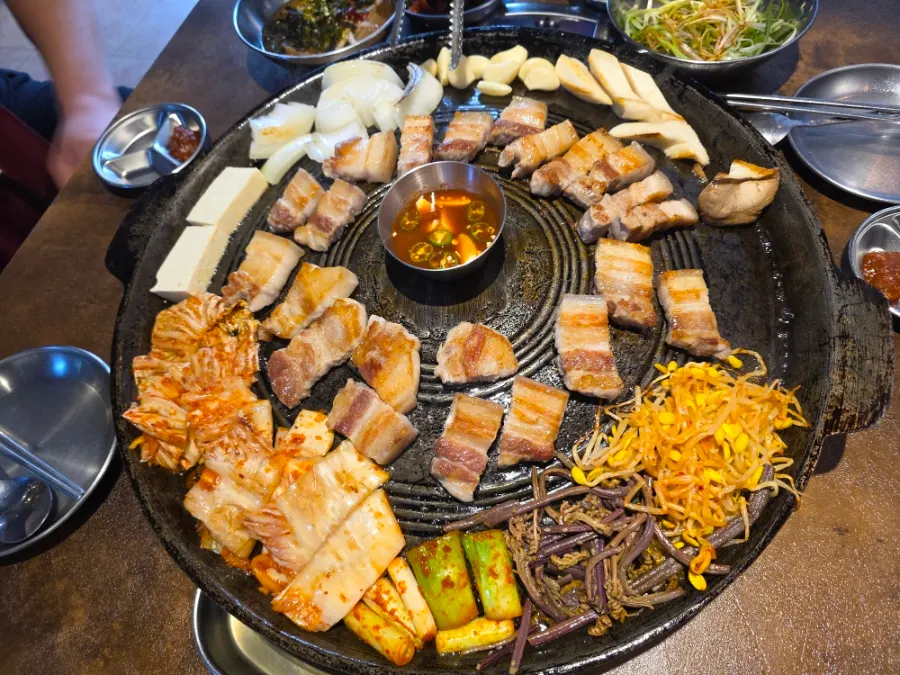 Main image of cauldron-lid pork belly at Gogigaondang Dongtan Branch