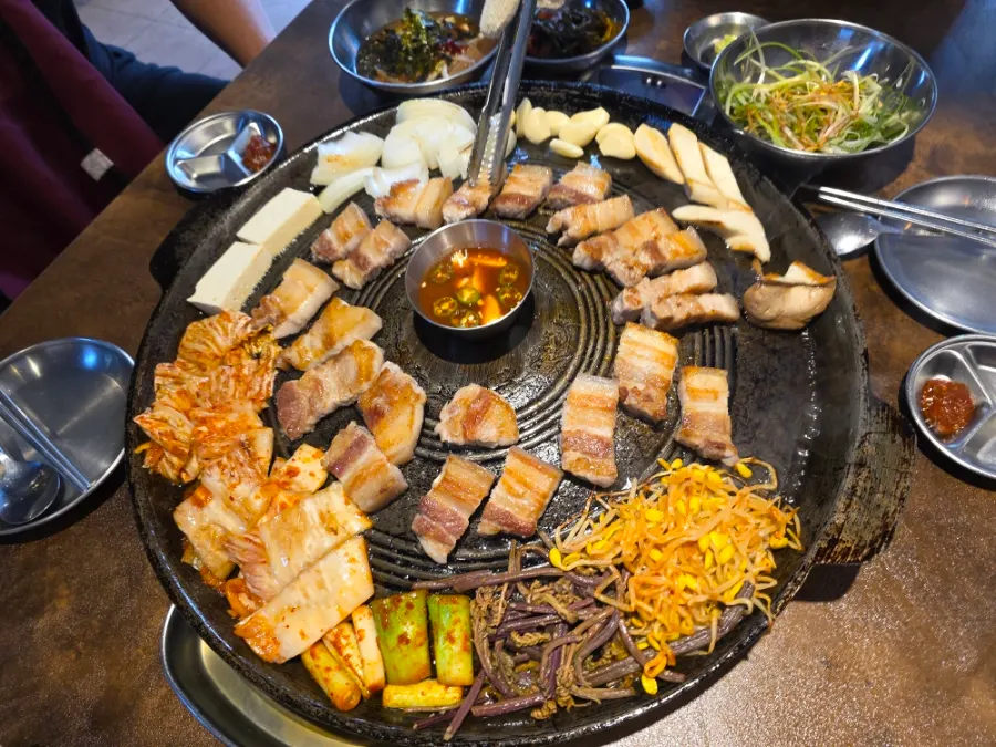 Golden-brown grilled pork belly with grilled kimchi