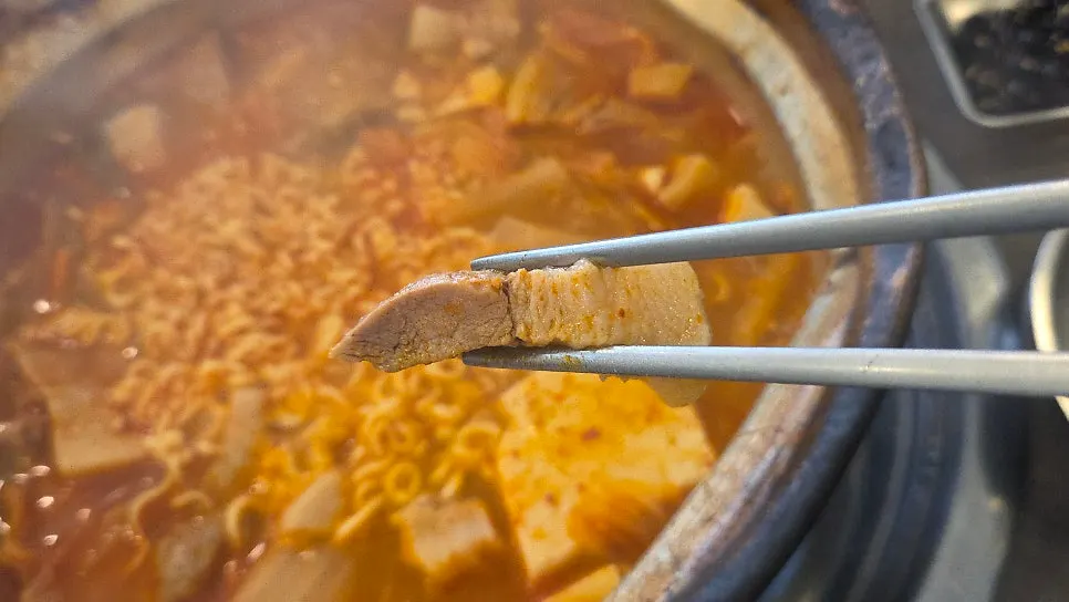 Thick pork belly eaten with rice
