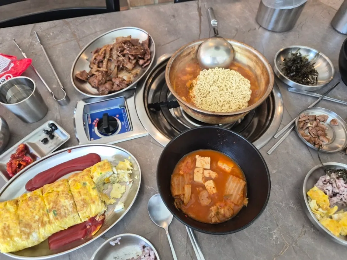 Lunch spread at Yangpuni Kimchi Jjigae & Samgyeopsal near Dongtan Central Park