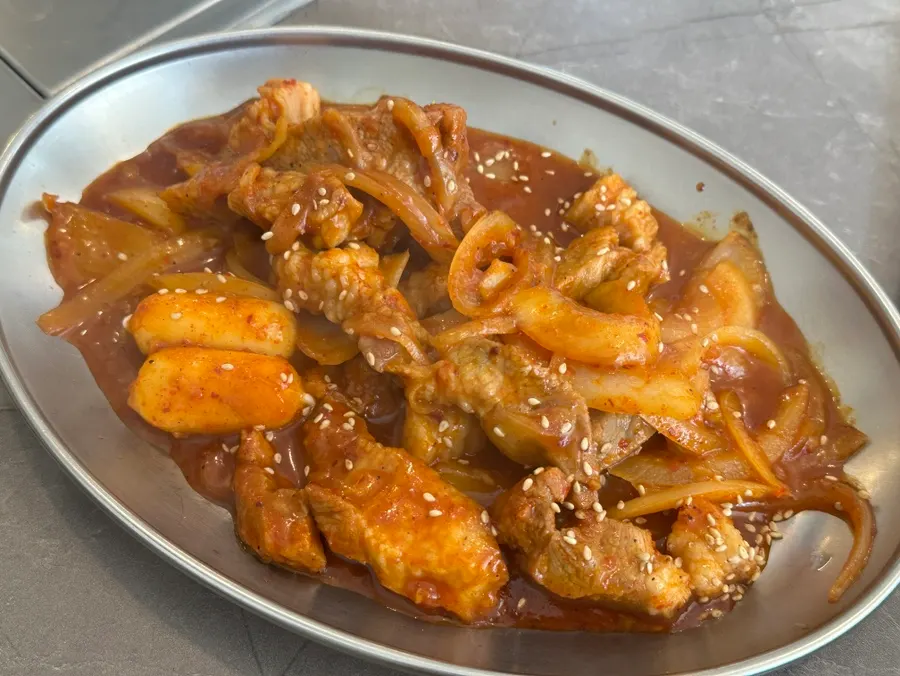 1인분으로 주문한 김치돼지두루치기