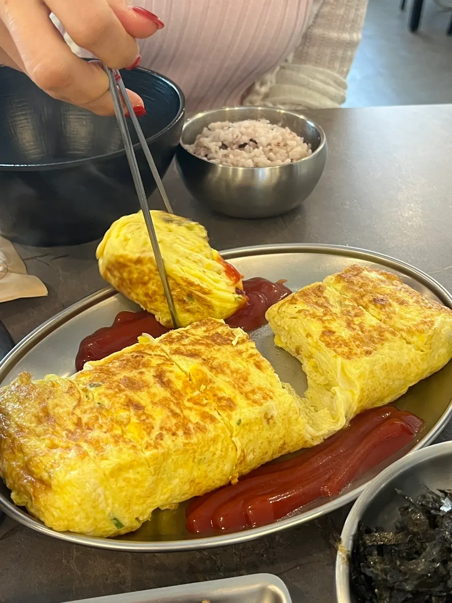 실속 김치찌개 세트의 큼직한 계란말이