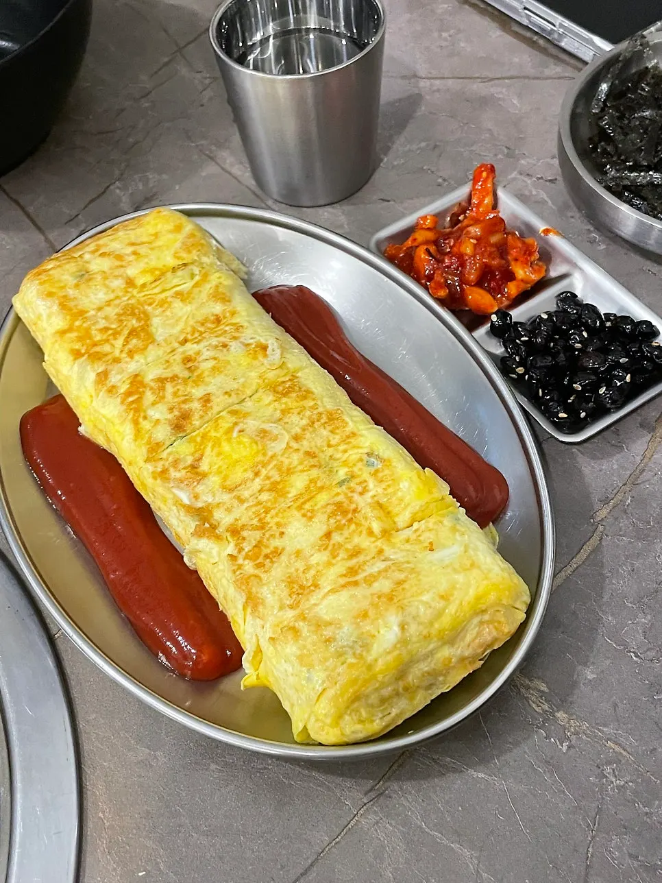 Thick egg roll included in the set