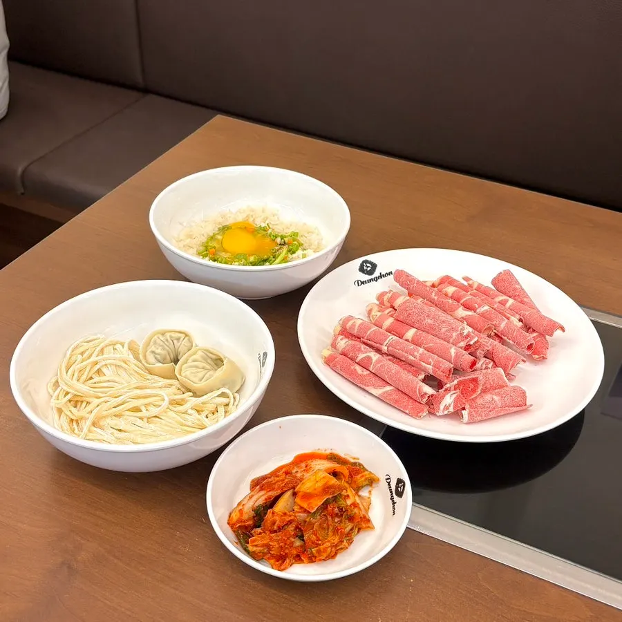 Daily-made geotjeori kimchi with domestic napa cabbage