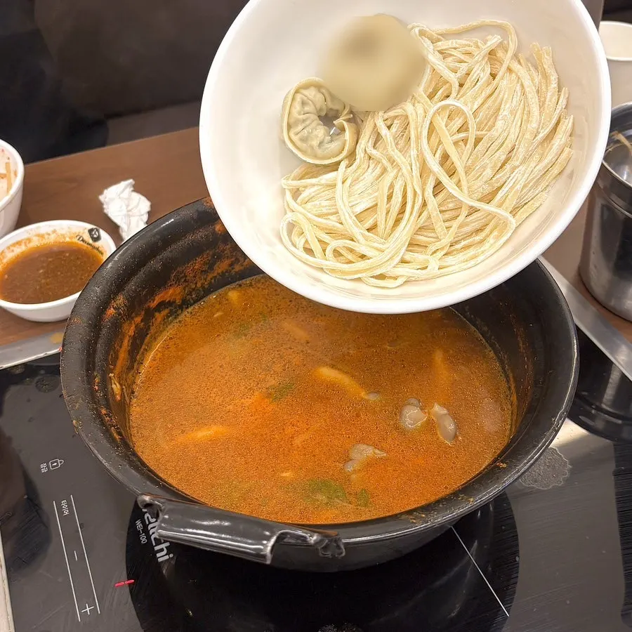 Dumpling noodles soaked in the spicy broth