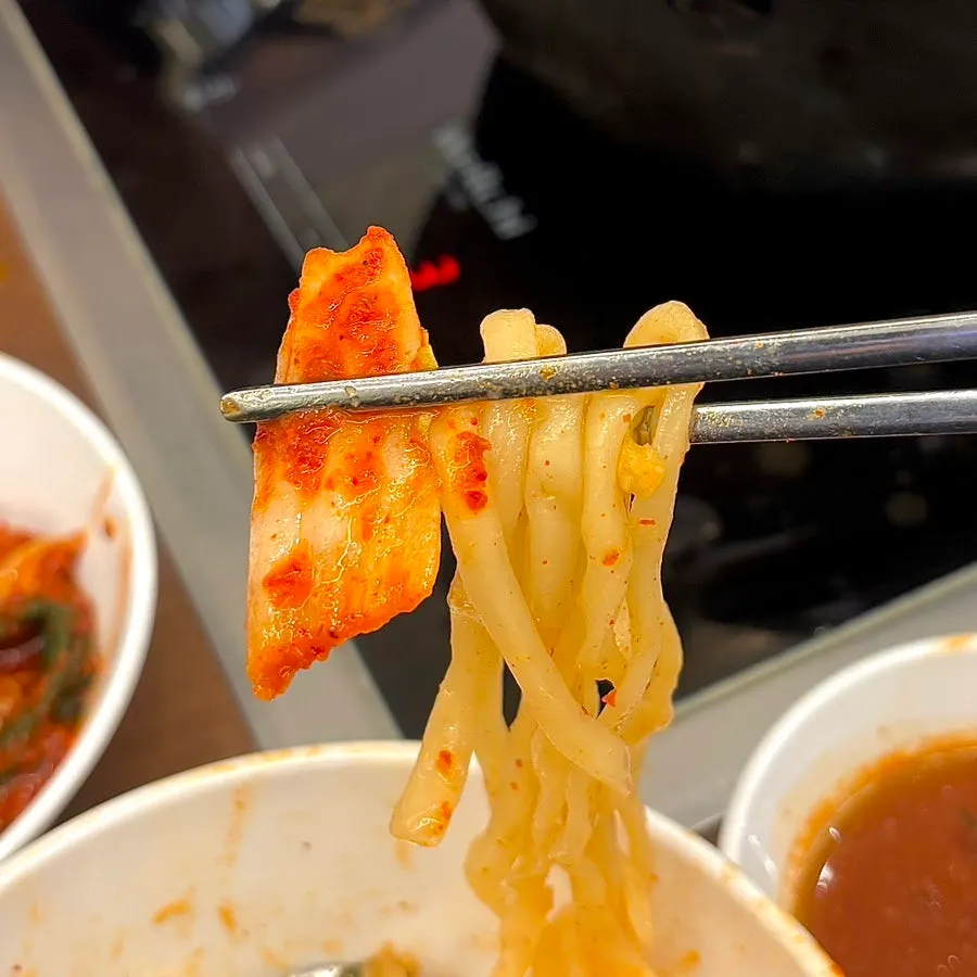 Kalguksu noodles added into the now-richer broth