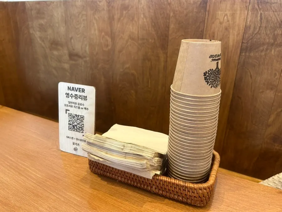 Self-service containers for packing leftovers