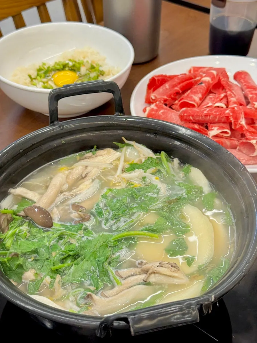 Clear mushroom kalguksu chosen with a child