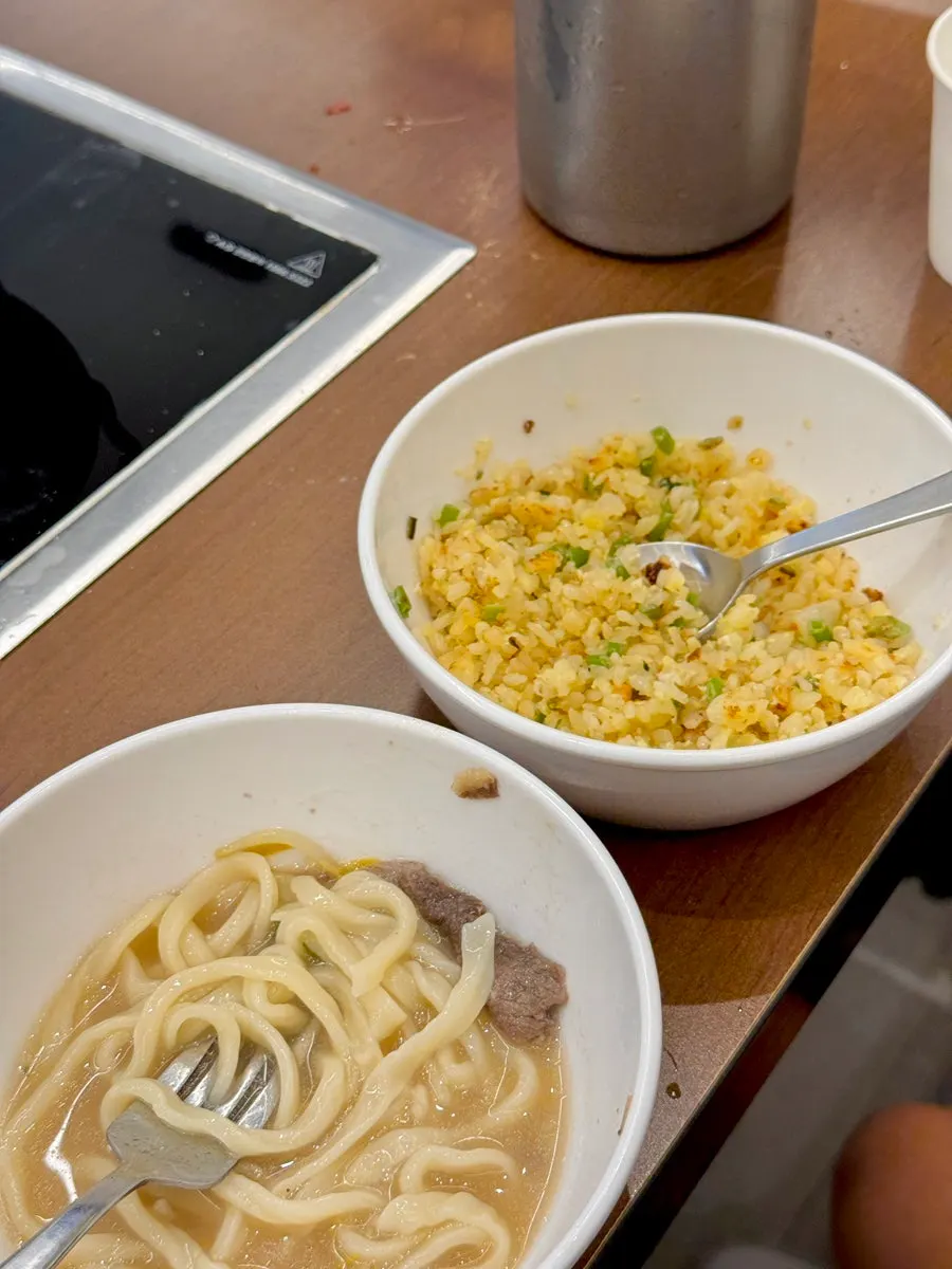 Half water parsley and half bean sprouts selection