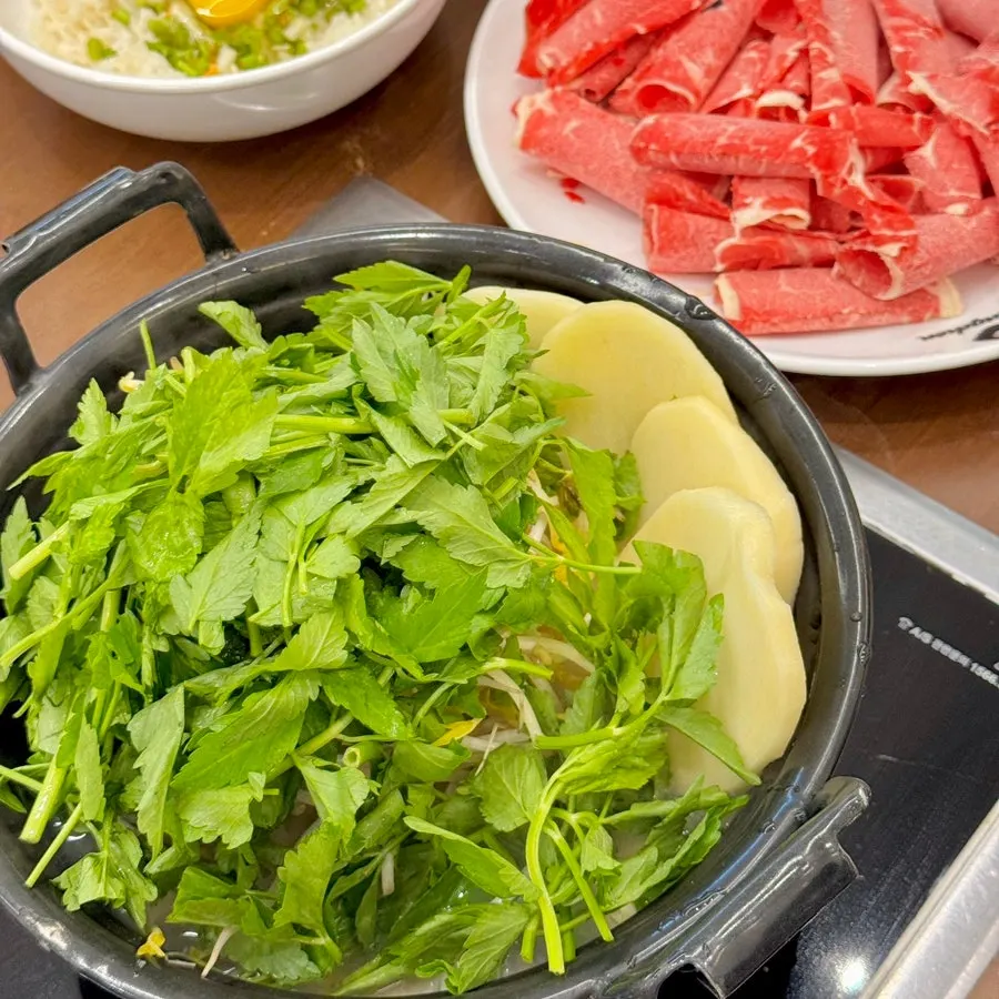 Shabu-shabu vegetables and mushrooms