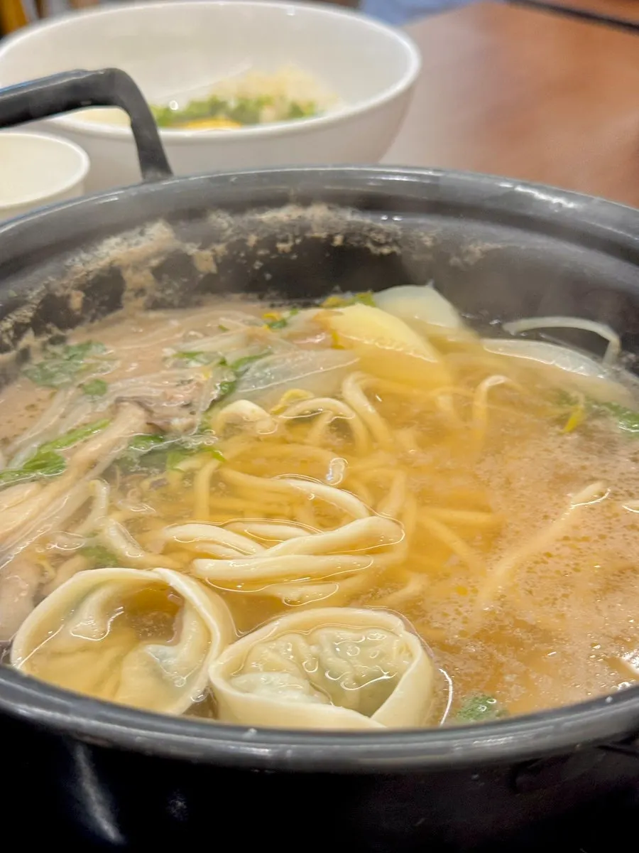 Family meal near Dongtan Lake Park