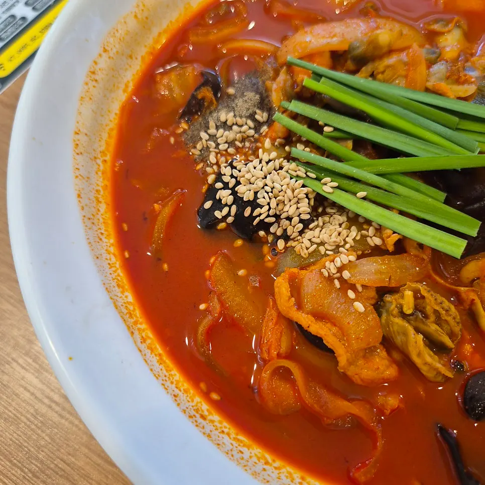 Ordered cockle jjamppong and jajang