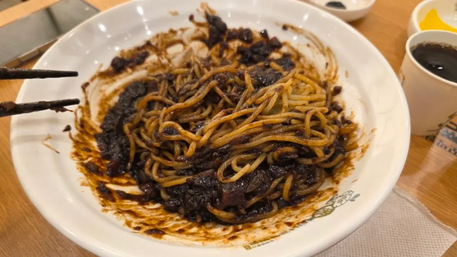 Jajangmyeon with plenty of black bean paste sauce