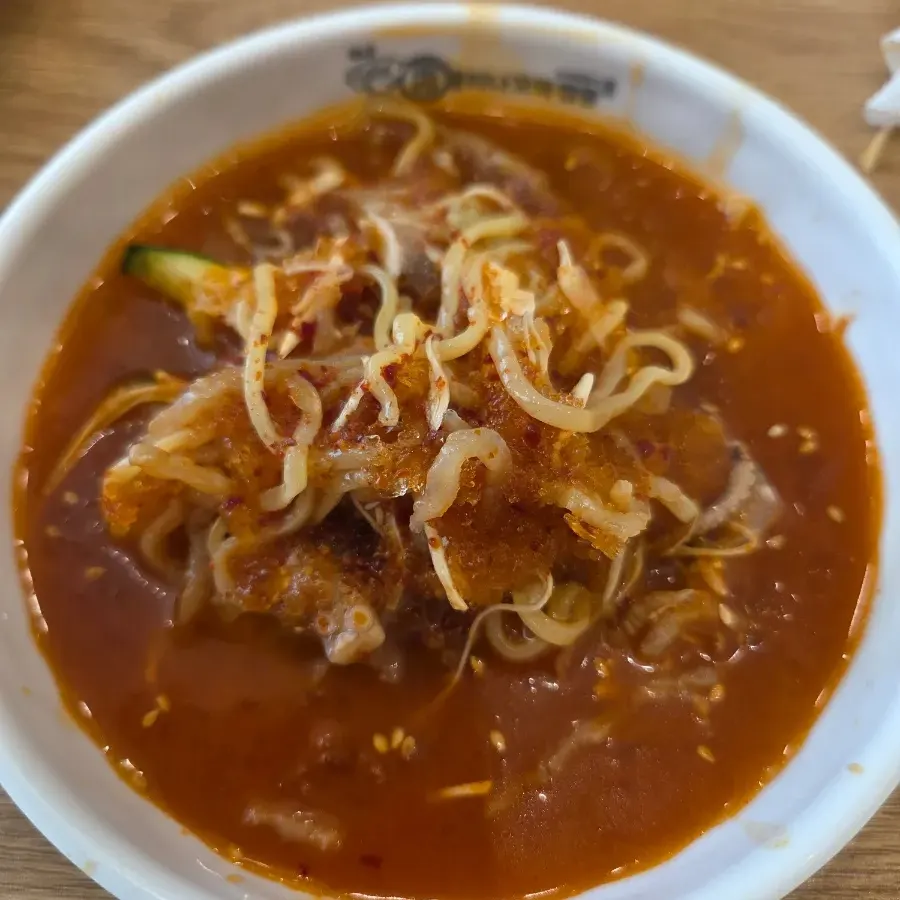면을 건져 올린 냉짬뽕