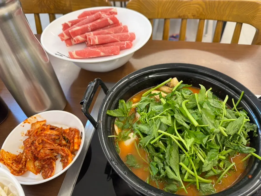 Instructions for how to eat mushroom shabu kalguksu