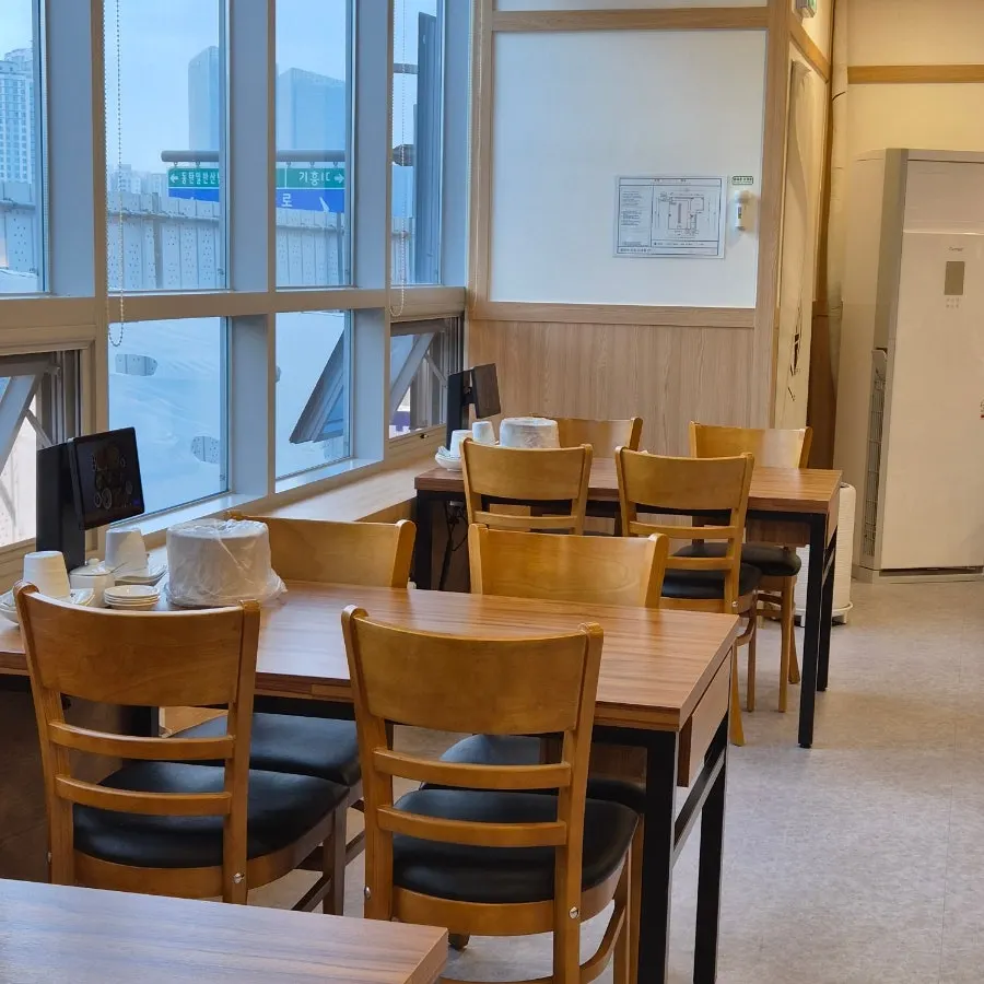 Seating inside Dream Samgyetang