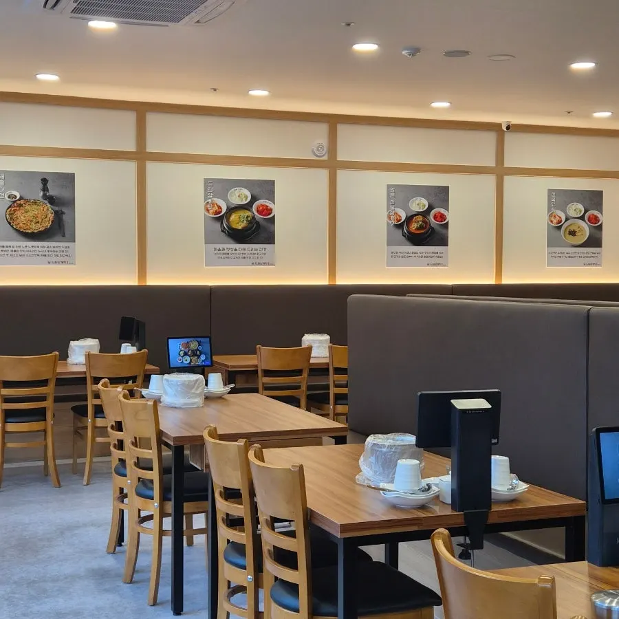 Interior table atmosphere at Dream Samgyetang