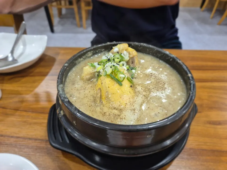 여러 종류가 적힌 드림삼계탕 메뉴