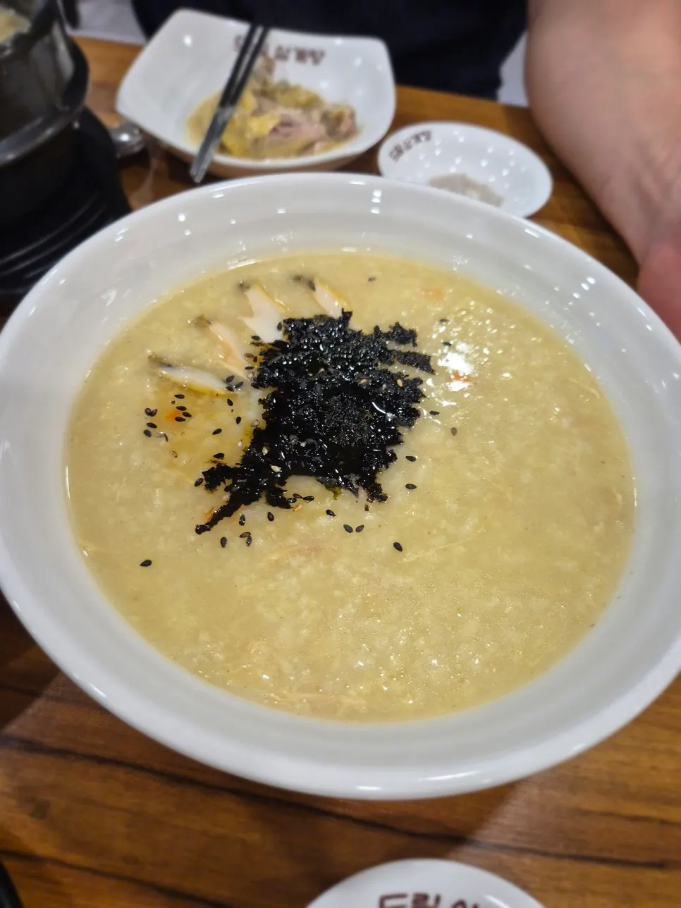 아이들이 먹은 전복닭죽 한 그릇
