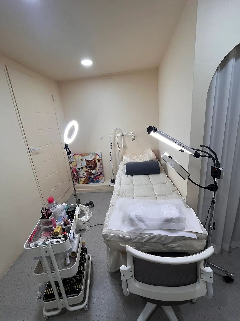Neatly arranged interior of Onyu Lash