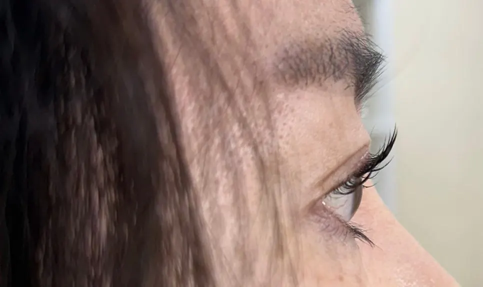 Front-view before and after comparison of the lash lift