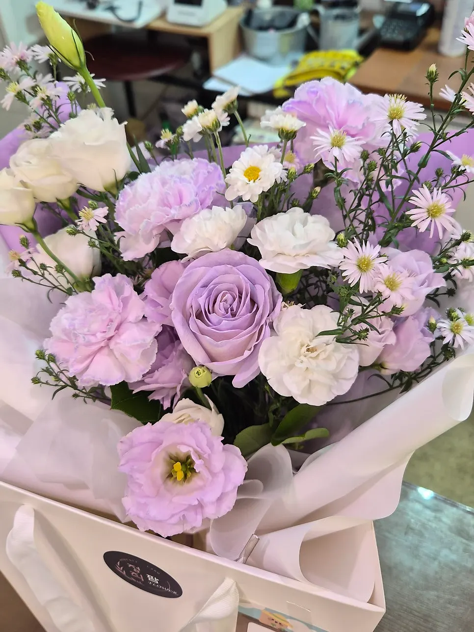 보라빛 꽃다발 근접 사진